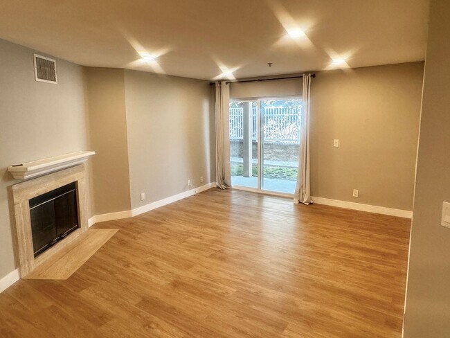 Foto del edificio - Oak Park updated 1 Bedroom with mountain views