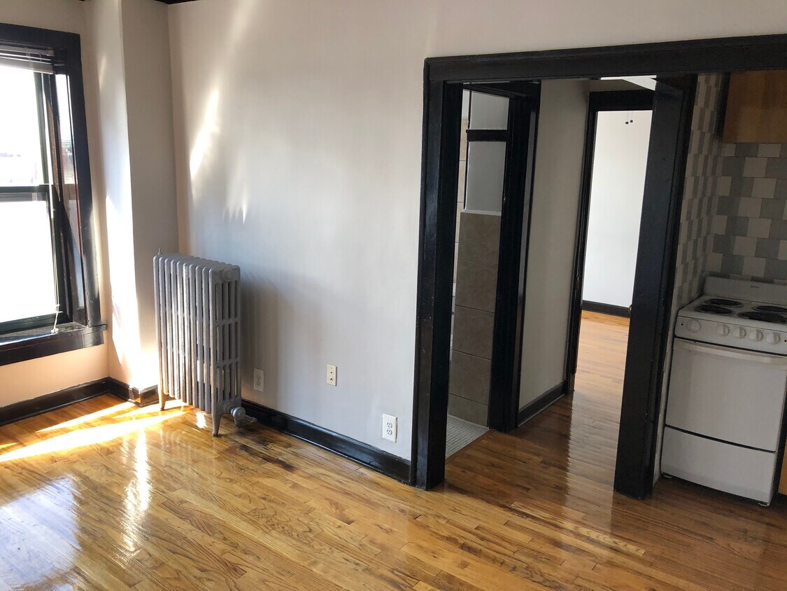 Foto principal - 846 W Montrose Ave