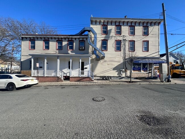 Building Photo - 559 S Main St