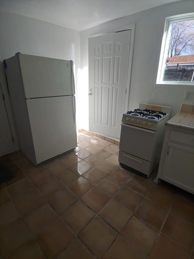 Building Photo - 2 Bedroom 1 Bath- House