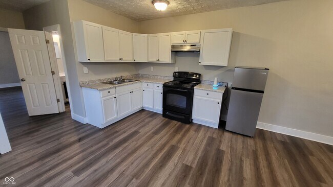 Foto del edificio - 3611 E Vermont St