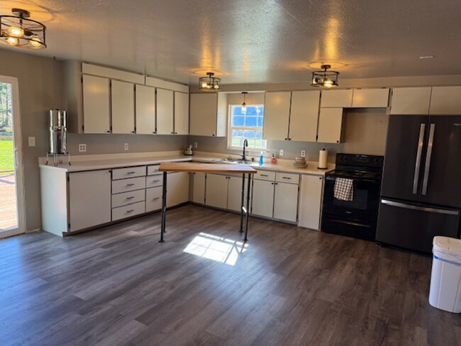 Foto del edificio - Country Home, 4 bed/2bath short term rental