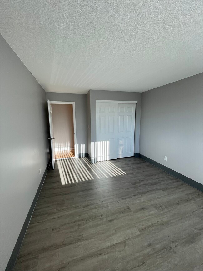 Foto del edificio - 124 Mammoth Rd