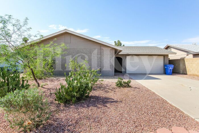 Primary Photo - 3742 W Altadena Ave