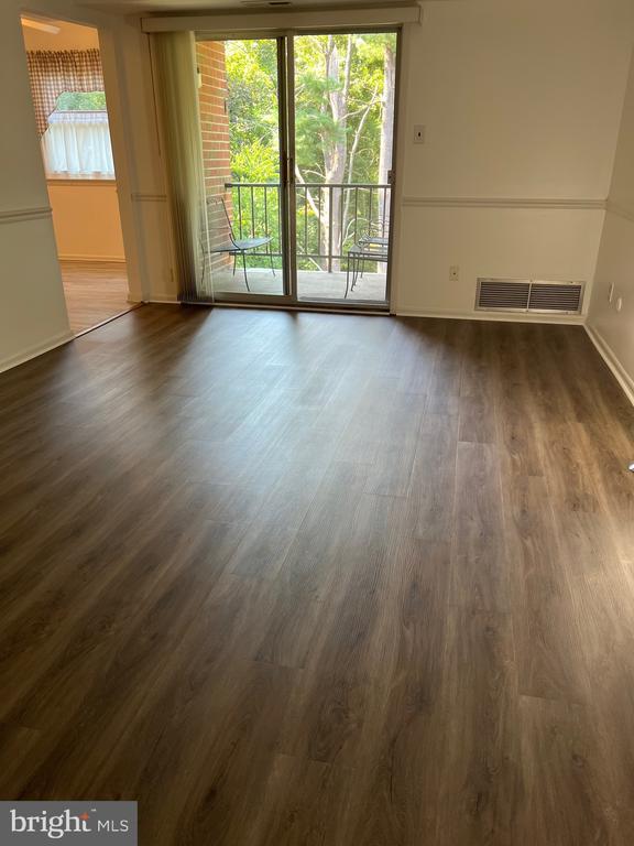 Foto del edificio - 208-J Hampton Ave