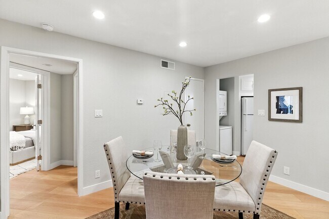 Foto del edificio - Beautifully Remodeled One-Bedroom Condo