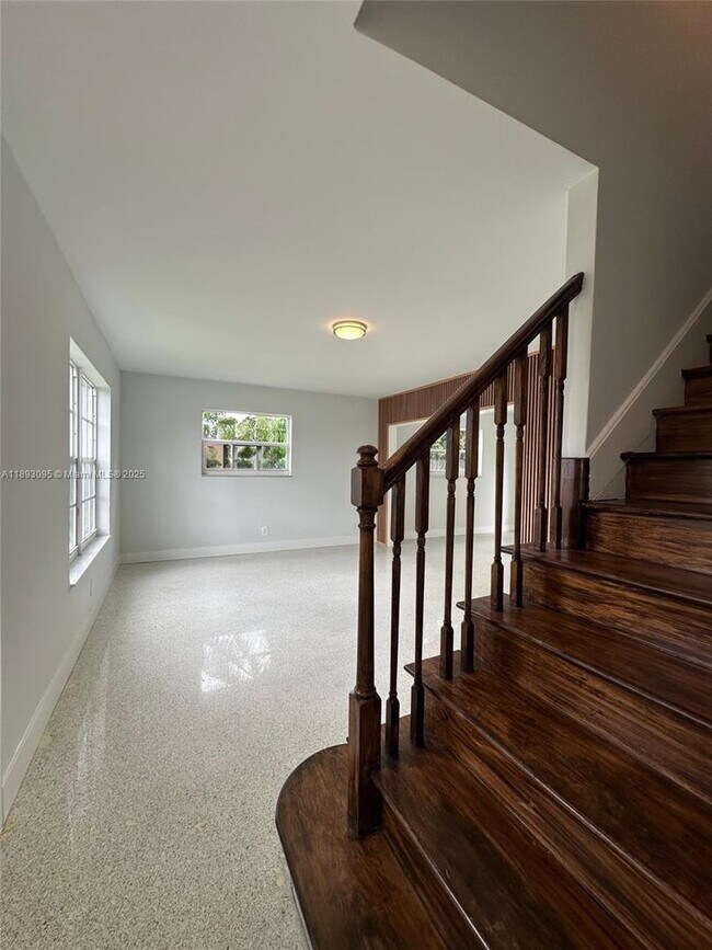 Building Photo - 1189 NW 45th Ave