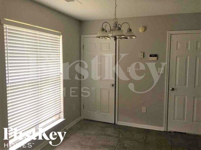 Foto del edificio - 1665 Central Trails Dr