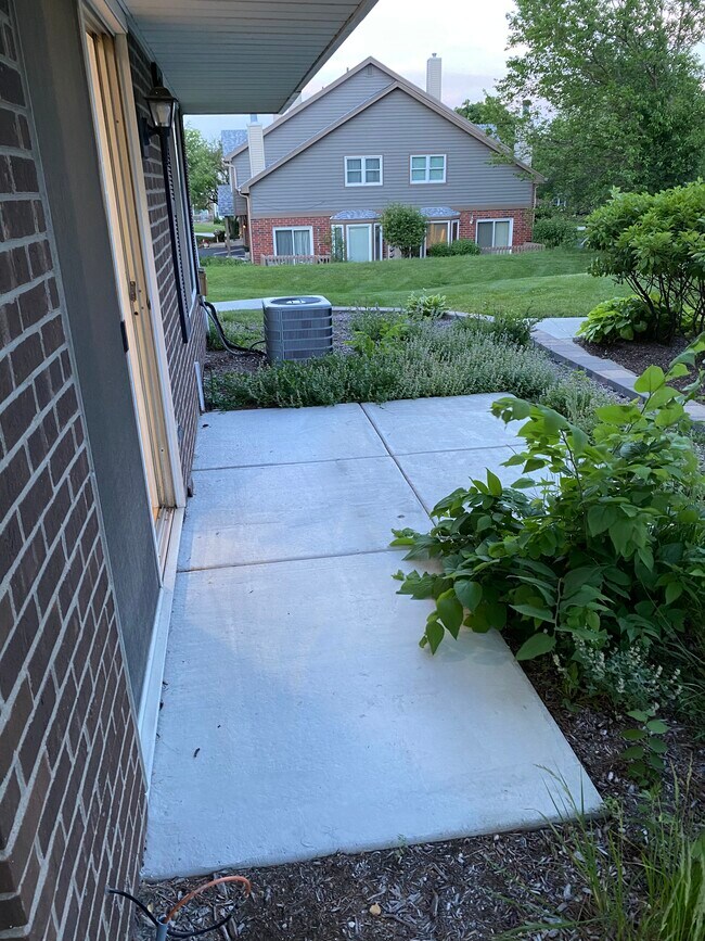 7917 Knottingham Cir, Darien, IL 60561 Townhome Rentals in Darien IL