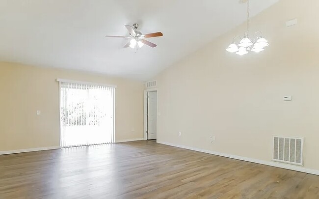 Building Photo - 10 Biddleson Pl