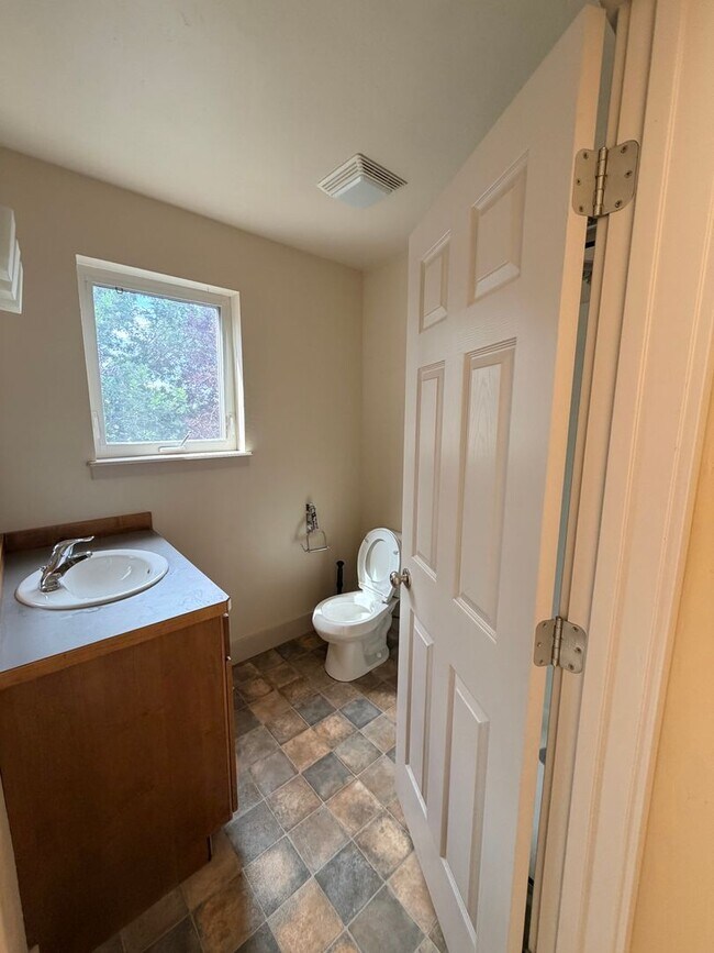 Foto del edificio - Beautiful West Side Townhome- Ready for Move In
