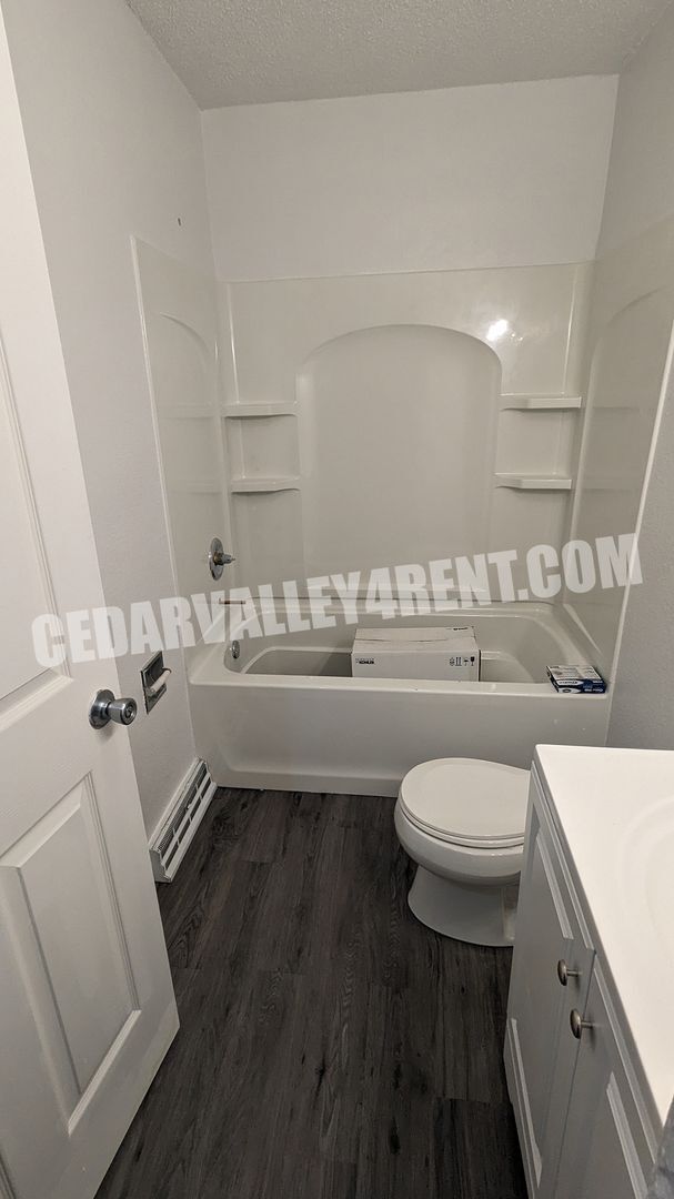 Foto del edificio - 3 bedroom, 1 bath home in Waterloo