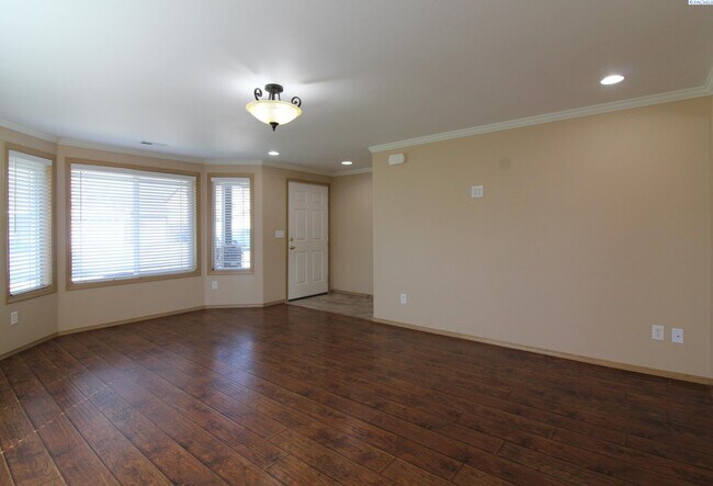 Foto del edificio - 3 bed, 2 bath home in West Pasco
