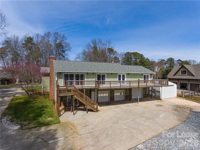 Foto del edificio - 8502 Pine Lake Rd