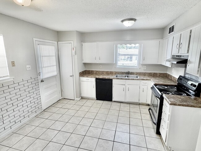 Building Photo - 6329 Brockman Dr