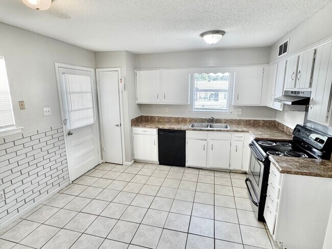 Foto del edificio - 6329 Brockman Dr