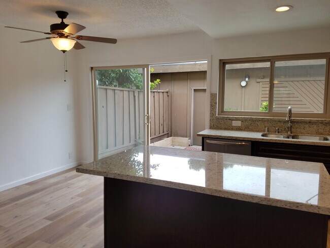 Foto del edificio - 792 Ferndale Ct