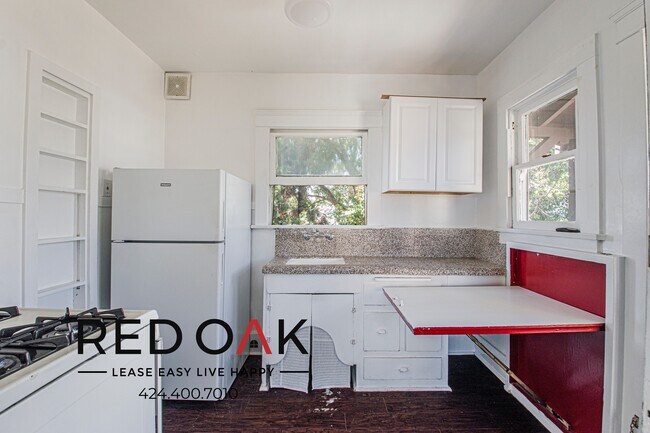 Foto del edificio - 246 Newport Ave