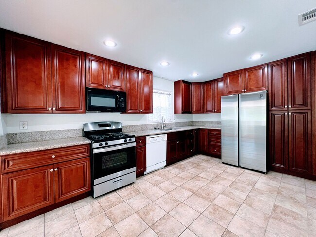 Building Photo - Outstanding Location in Poway! 4 BD / 2 BT...