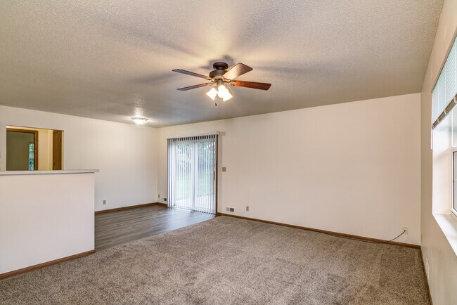 Foto del edificio - 2101 Mittelstadt Ln