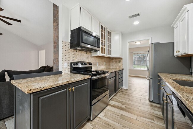 Foto del edificio - 4023 Broken Elm Dr