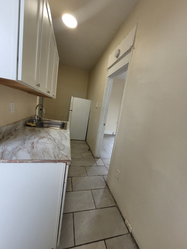 Building Photo - 2467 W McMicken Ave