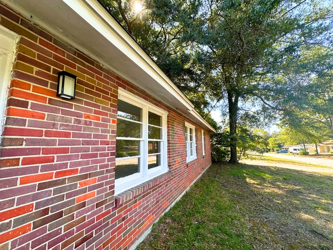 Building Photo - 1250 Druid Dr