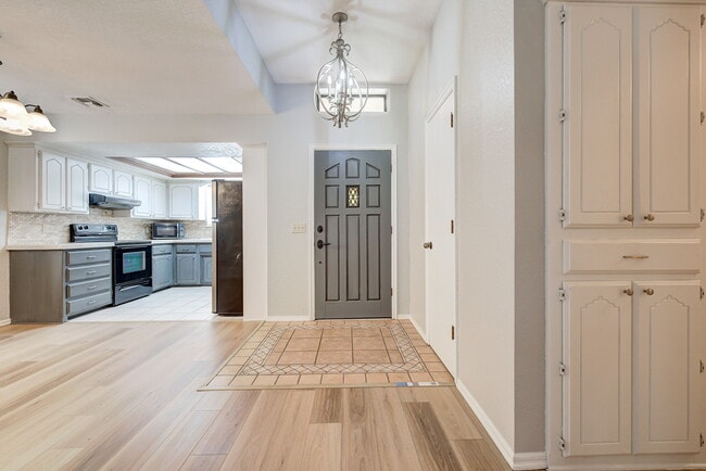 Photo - 1516 Peach Tree Ln House