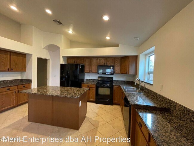 Building Photo - 4 br, 2 bath House - 1374 W HOLSTEIN TRAIL