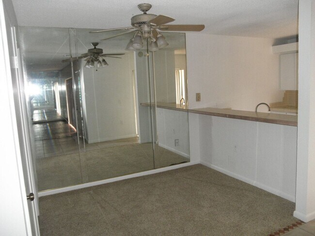 Foto del edificio - Village of Sandalwood Lakes