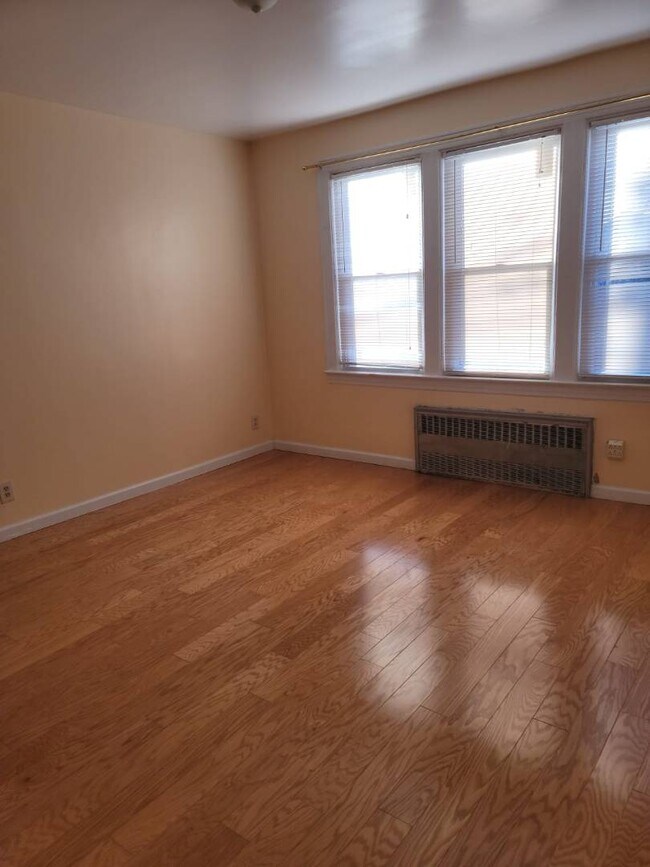 Foto del edificio - 1861 Schenectady Ave