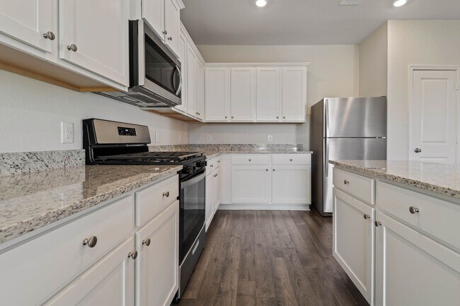 Building Photo - 16483 Honeysuckle Hl Dr