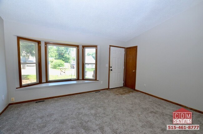 Building Photo - Cozy Des Moines Home