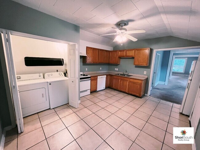 Foto del edificio - 4 bed 2 bath Single Family Home