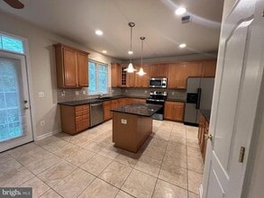 Building Photo - 12 Rivers Edge Terrace