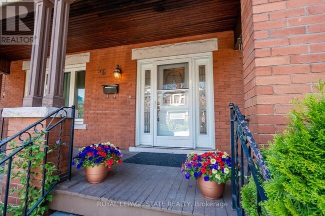 Photo du bâtiment - 36 Spadina Ave