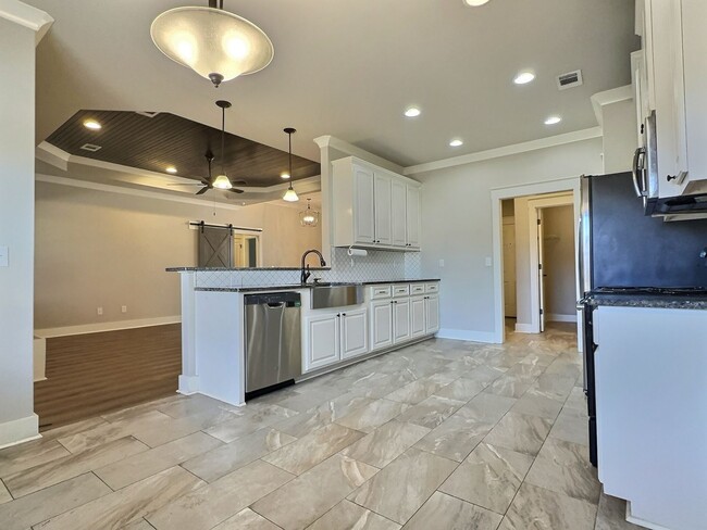 Building Photo - For Rent - Highly Desirable Summerfield, D...