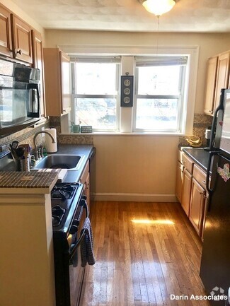 Building Photo - 37 Day St