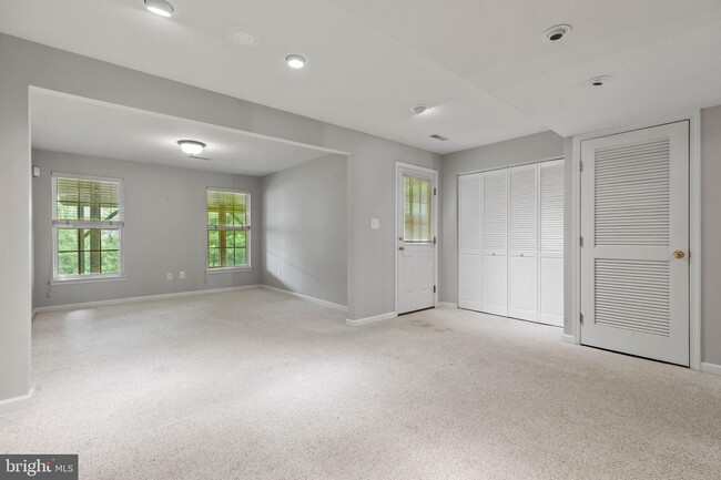 Building Photo - 302 Fox Trail