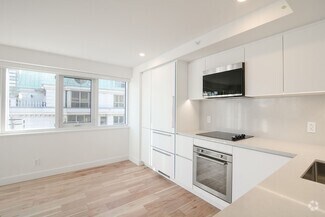 Building Photo - 3460 Rue Peel