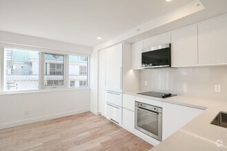 Building Photo - 3460 Rue Peel
