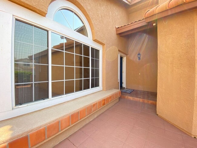 Building Photo - Santa Fe Hills 4 Bedroom Home