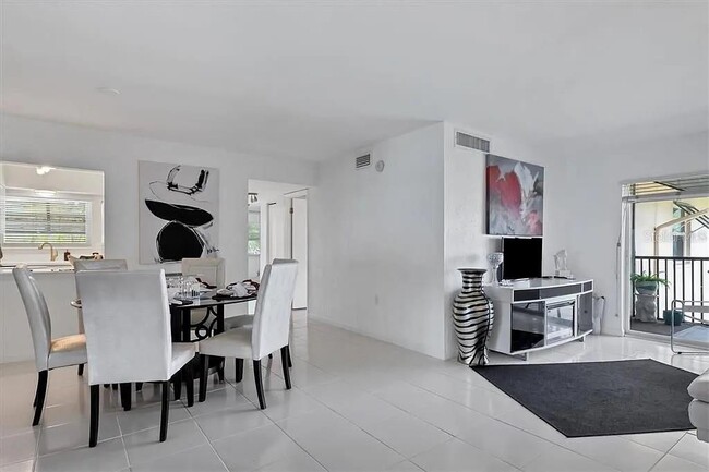 Foto del edificio - 4660 Ocean Blvd