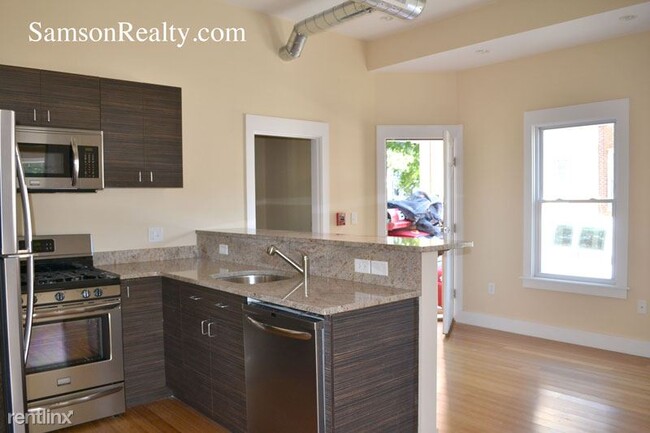 Building Photo - 1 br, 1 bath Condo - 64 Pitman St