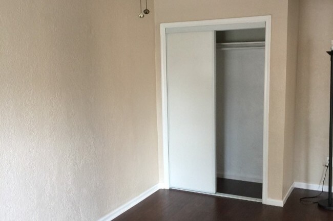 Foto del edificio - 2928 Kenwood Ave