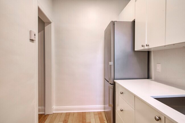 Building Photo - 2100 Rue du Fort