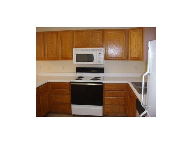 Building Photo - Stage Road Duplex Available August!