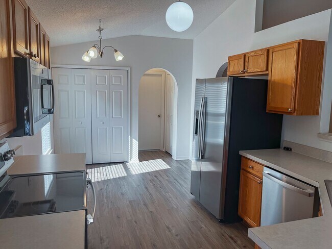 Building Photo - North Lakeland Rental Home!