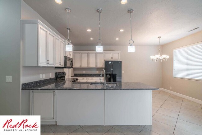 Foto del edificio - Spacious 4 Bedroom, 2.5 Bathroom Centrally...
