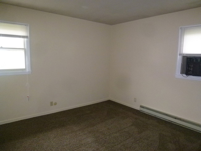 Building Photo - 2 Bedroom Duplex in Clinton